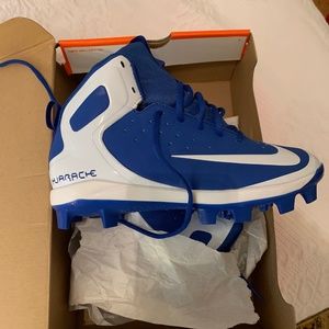 Baseball cleats